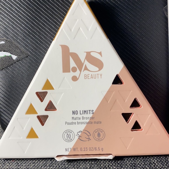 L.us matte bronzer and primer - Picture 2 of 8